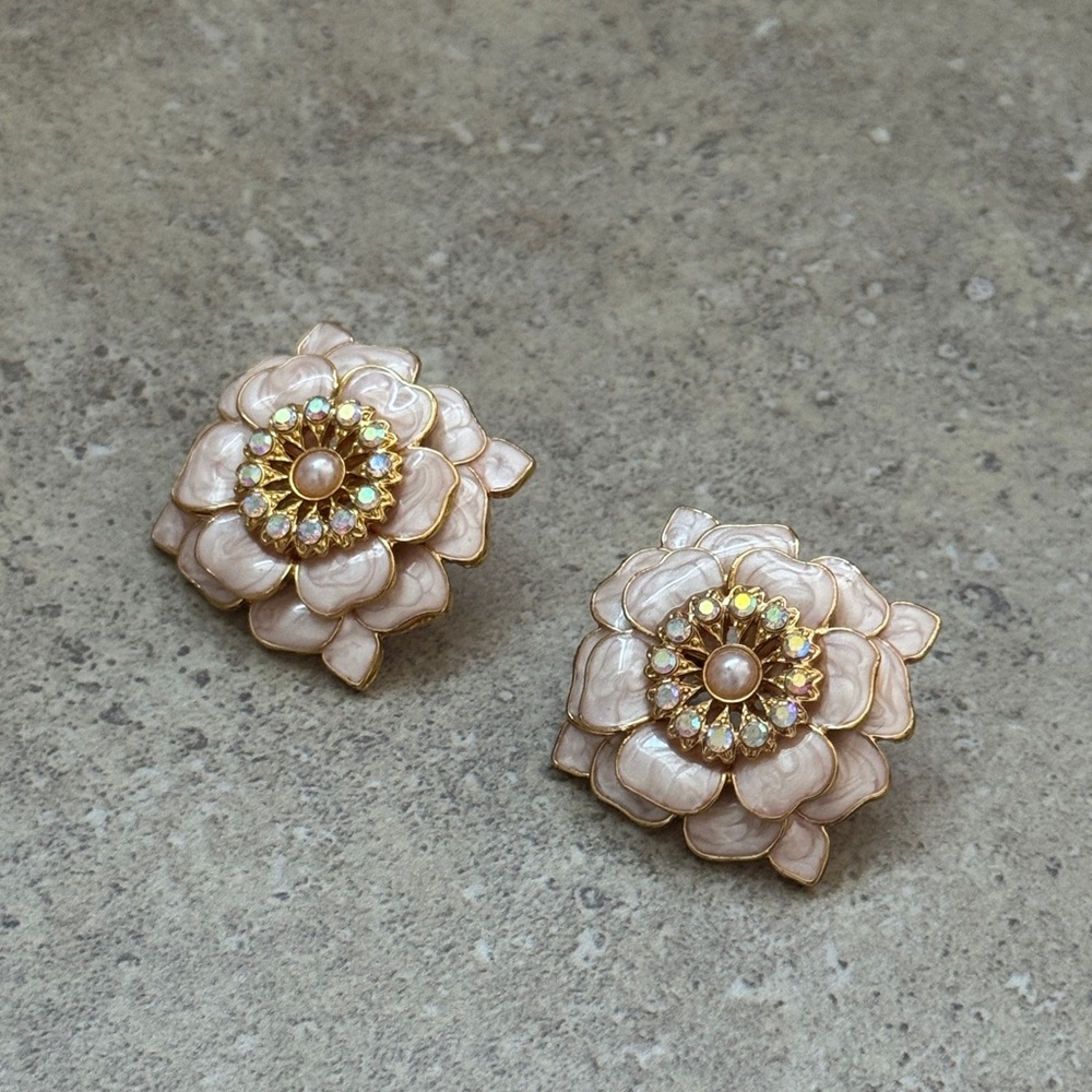 💖4/$30 NEW Elegant Floral Pearl Earrings